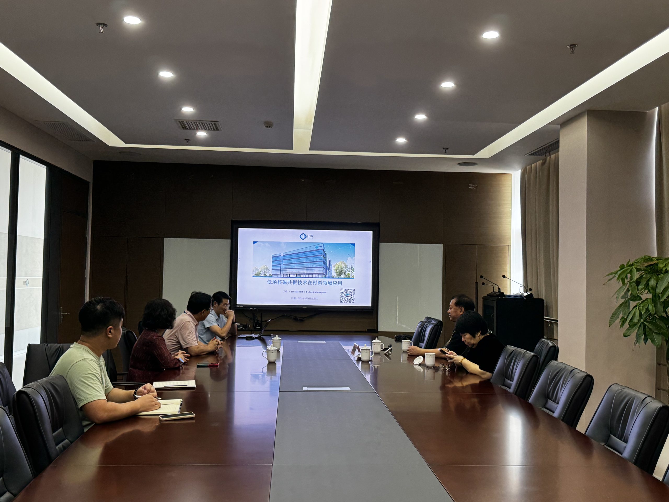 中国科学院江雷院士莅临BTY.COM考察指导！